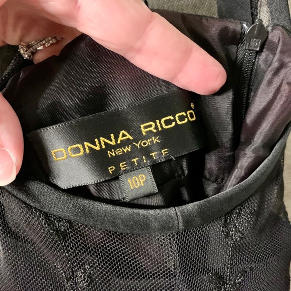 DONNA RICCO Sleeveless Lace Top Back Button Dress - Picture 2 of 6